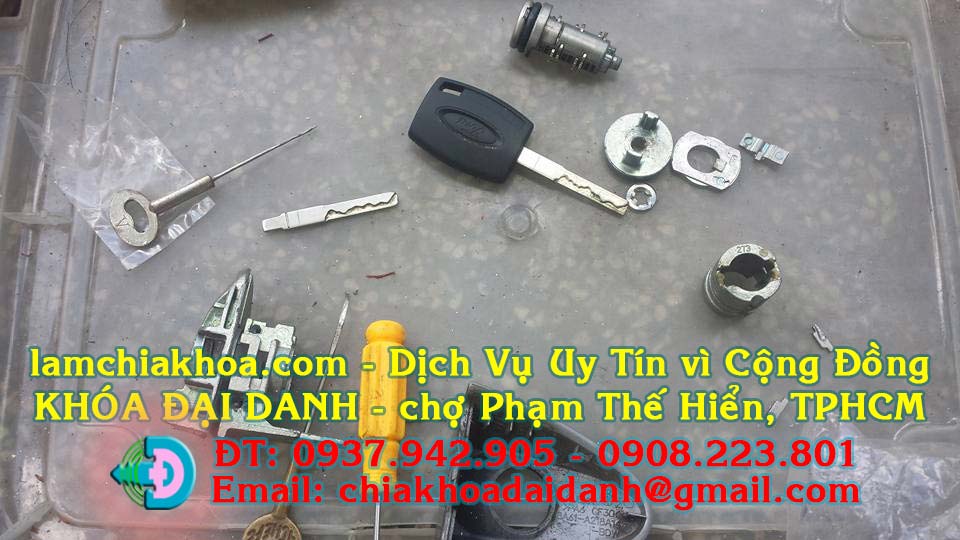lam-chia-khoa-xe-oto-tan-noi-2