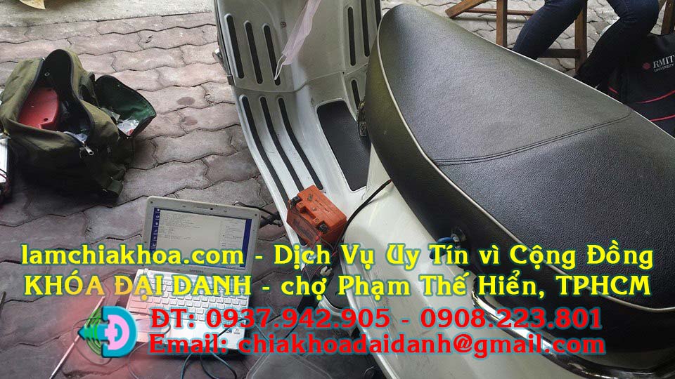 lam-chia-khoa-xe-piaggio-khong-thao-o-khoa