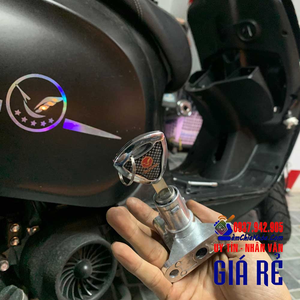 Làm chìa khóa xe điện Thay ổ khóa xe máy điện tận nơi