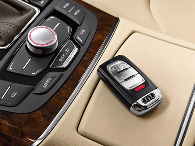 sua-khoa-xe-audi