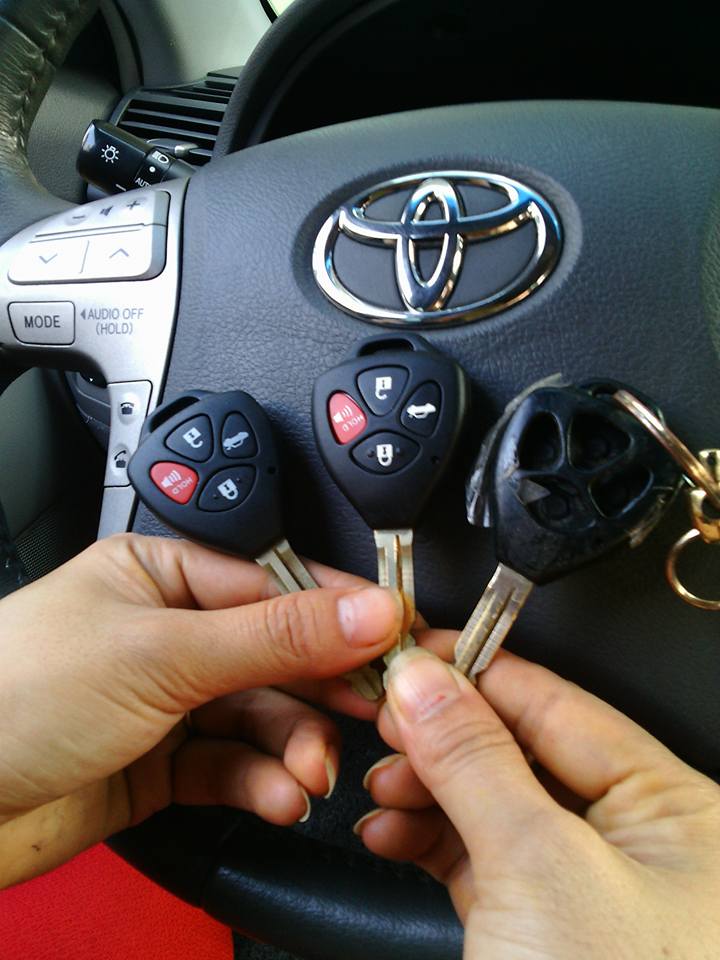 lam-chia-khoa-thay-vo-chia-khoa-camry