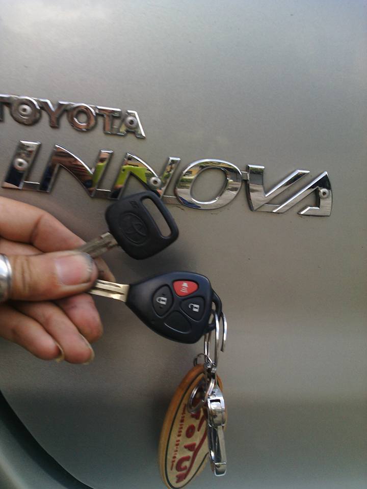 lam-chia-khoa-xe-innova-uy-tin