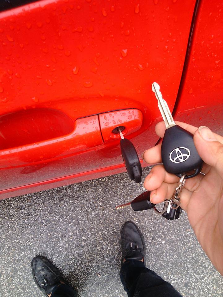lam-chia-khoa-xe-toyota-yaris-a